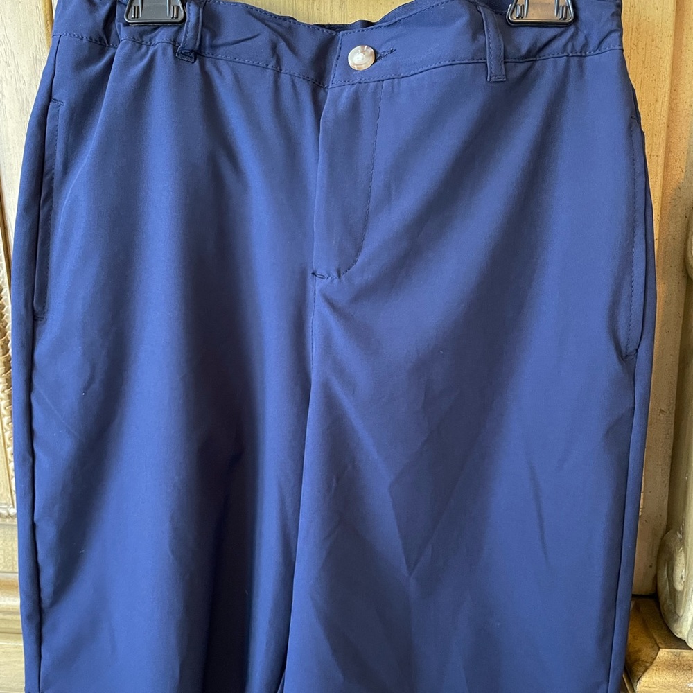 Boys Crown and Ivy navy shorts. Motion flex and adjustable waist. 18.